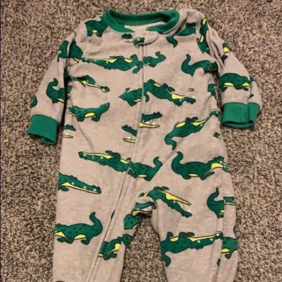 Carter’s loose fit footie sleepers thicker fleece - Picture 2 of 2